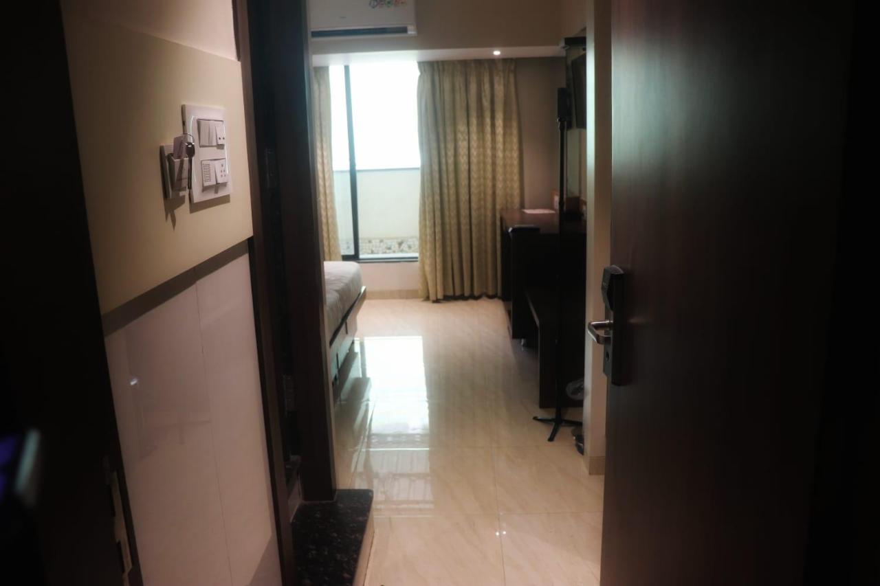 Hotel Mourya Residency Navi Mumbai Exterior photo